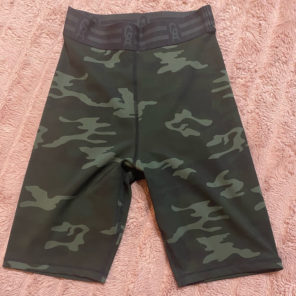 Good Anerican Icon Bike Short Camo Print NWOT $65